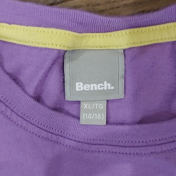 Girls bench T- NWOT - Picture 2 of 3